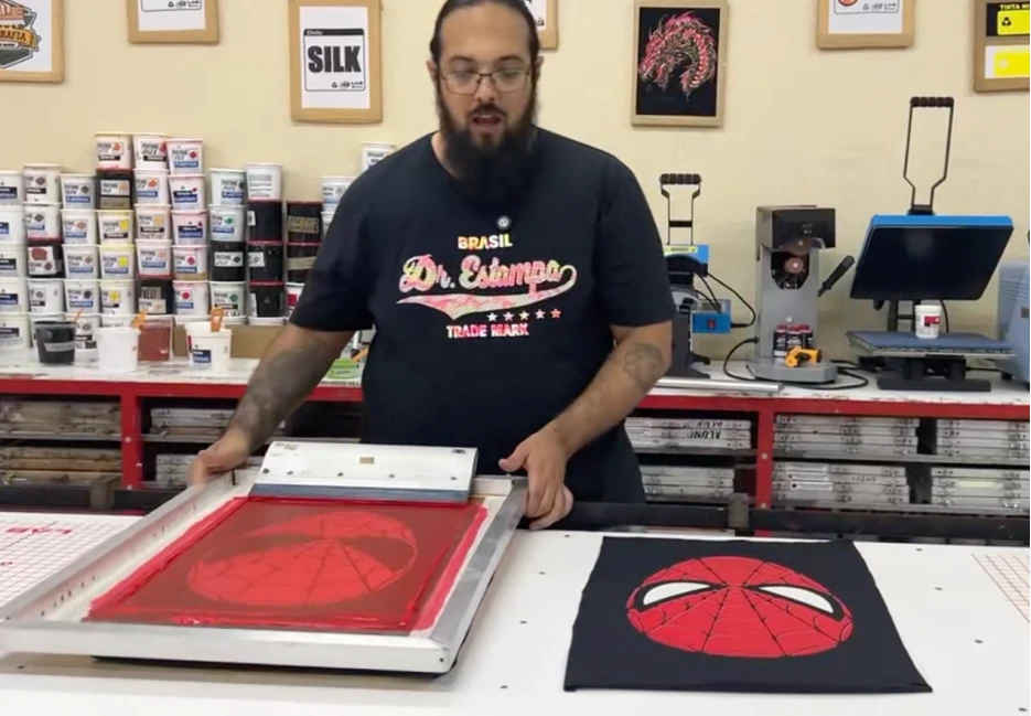 lab_g_nesis_silktv_rafael_roan_nascimento_rocha_serigrafia_aul_o_estampas_de_outra_dimens_o_nascimento_estampas_22